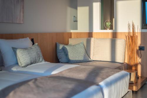 Room, premium, sea view, balcony