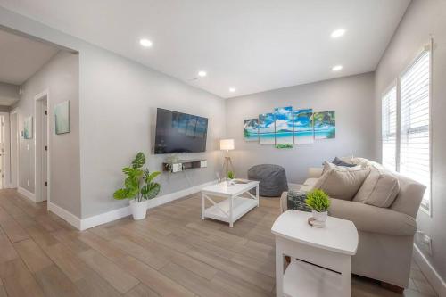 The Pearl Cottage 2b/1R with King and FAST WIFI in Tampa, USA