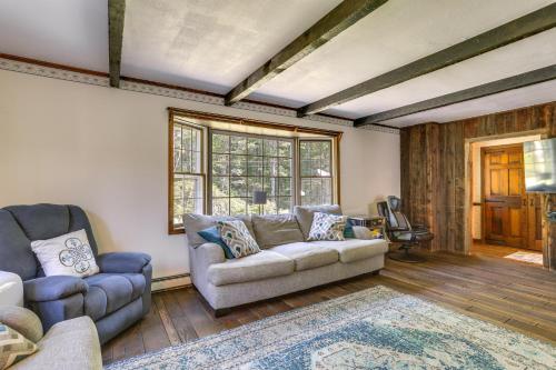 Sparrow Bush Retreat with Fireplace and Screened Porch