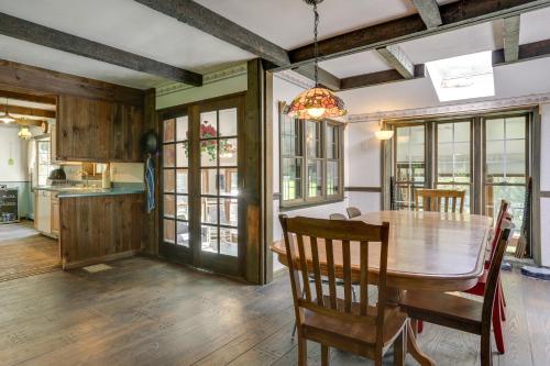 Sparrow Bush Retreat with Pool and Screened Porch in Sparrow Bush, USA