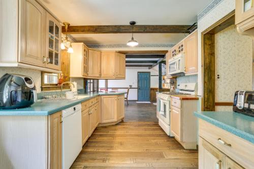 Sparrow Bush Retreat with Pool and Screened Porch in 傑維斯港