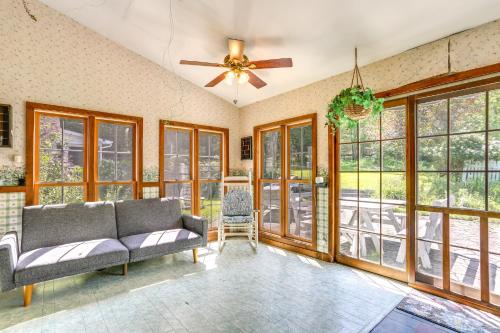 Sparrow Bush Retreat with Fireplace and Screened Porch