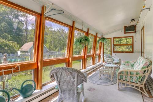 Sparrow Bush Retreat with Fireplace and Screened Porch