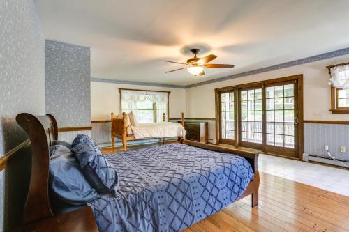 Sparrow Bush Retreat with Fireplace and Screened Porch