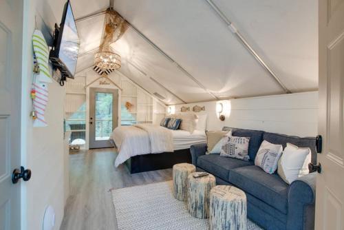 1 queen bed, 1 sofa bed