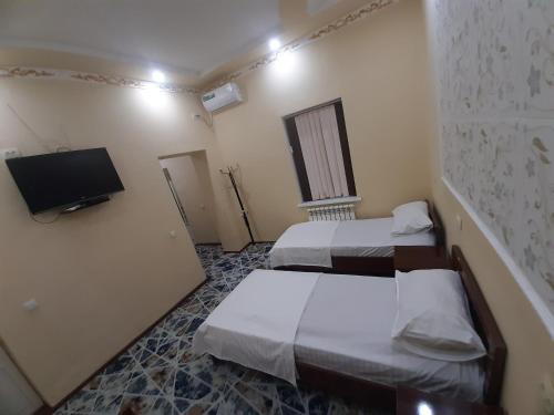 2 twin beds
