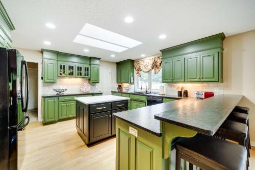 Home in Bella Vista with Deck and Lake Windsor Views!, Bella Vista (fotografie 9)