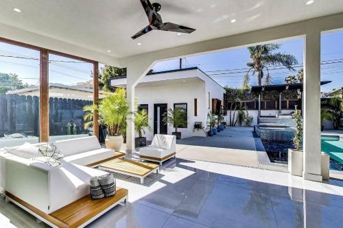 Sleek & Chic Melrose Villa in Los Angeles, USA