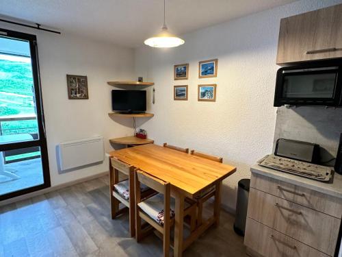 Studio cosy au pied des pistes avec balcon, proche centre et piscine, navette gratuite - FR-1-515-172 Studio cosy au pied des pistes avec balcon, proche centre et piscine, navette gratuite - FR-1-515-172