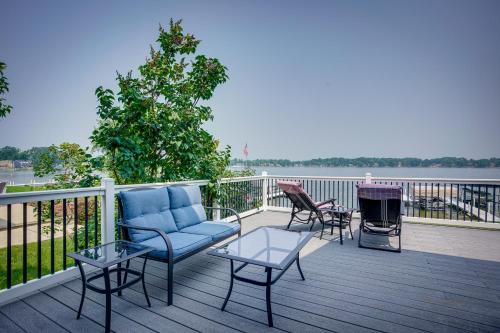 Lakefront Syracuse Home w/ Deck & Private Dock! in Syracuse (IN)