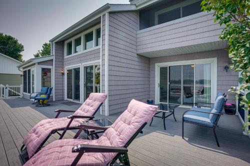 Lakefront Syracuse Home w/ Deck & Private Dock! in Syracuse (IN)