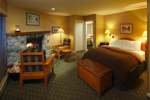 Emerald Lake Lodge Room Type - Queen Room