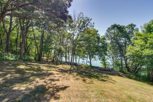 Cozy Frazee Lake Home with Hot Tub and Fire Pit!