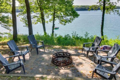 Cozy Frazee Lake Home with Hot Tub and Fire Pit!