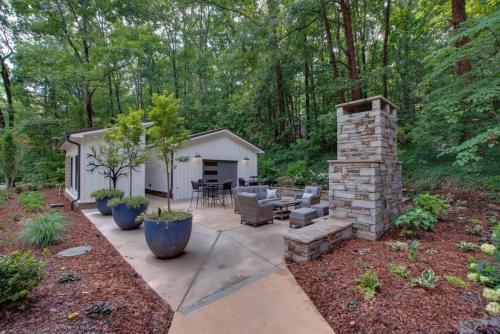 Oak Luxury Treehouse near Lake Guntersville