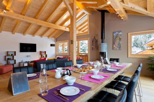 Chalet Isabelle Mountain lodge 5 star 5 bedroom en suite sauna jacuzzi in Les Gaudenays