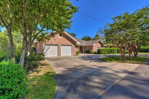 16th and Golden in Diamondhead in Diamondhead, USA