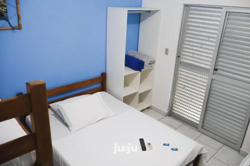 1 double bed, 2 twin beds