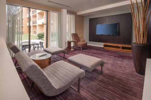 Courtyard by Marriott Fairfax Fair Oaks - image 11