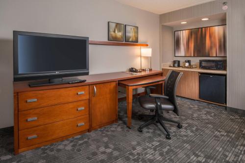 Courtyard by Marriott Fairfax Fair Oaks in Fairfax, USA