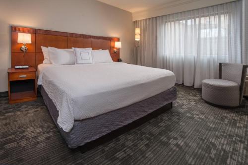 Courtyard by Marriott Fairfax Fair Oaks