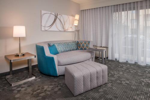 Courtyard by Marriott Fairfax Fair Oaks