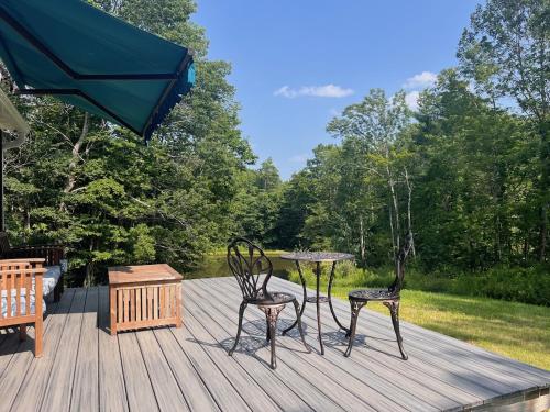 Not-so-tiny, Tranquil, Pond front Bungalow