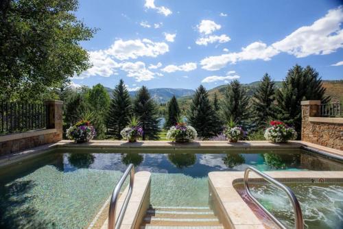 Lakeside Luxury - Pool - Hot Tub - AC - Epic Views