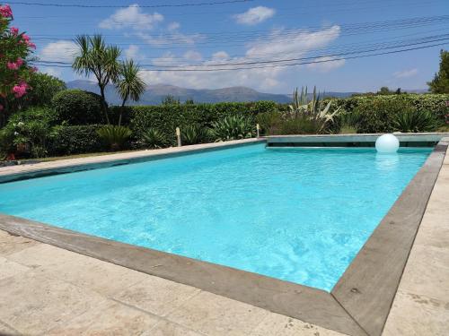 Superbe villa de charme avec piscine chauffée - Location saisonnière - Roquefort-les-Pins