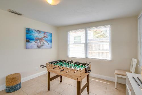 Seminole House with 2 Covered Lanais and Gas Grill! in Redington Shores, USA