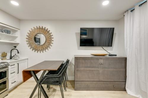 Corpus Christi Surfside Suite with Beach Access! in Corpus Christi, USA
