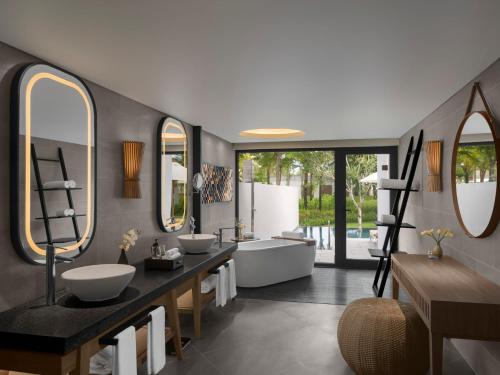 room detail thumbnail 2