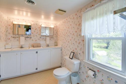 Historic Countryside Escape - Relax, Hike, & Fish! in Goshen, USA