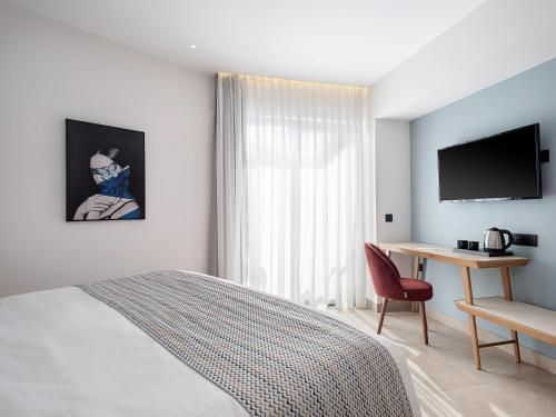 M City Hotel - image 11