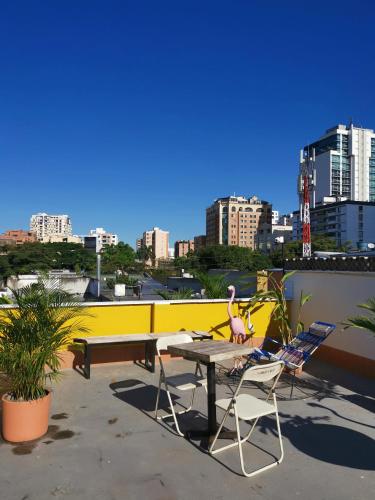 ระเบียง/ชานเรือน, La Bonita Guesthouse in บูคาร่ามังกัส