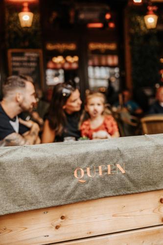 Queen Hotel - image 11