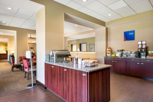 Comfort Suites Northlake - image 6