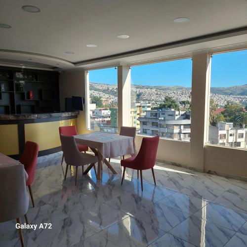 Étterem, Hostal Kapital II in La Concepcion