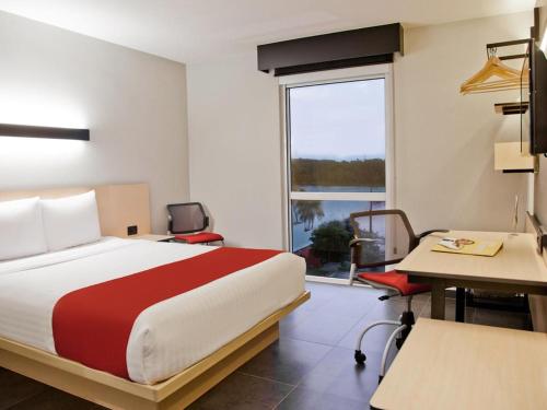 Hotel Best Place Express Room Type - Deluxe Queen Room