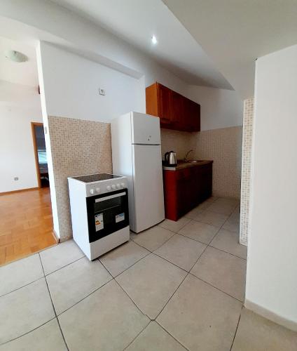 Apartment Bravo Budva - image 9