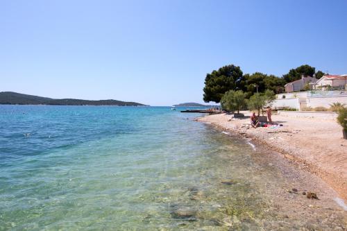  Apartments by the sea Zaboric, Sibenik - 8368 in Zaboric
