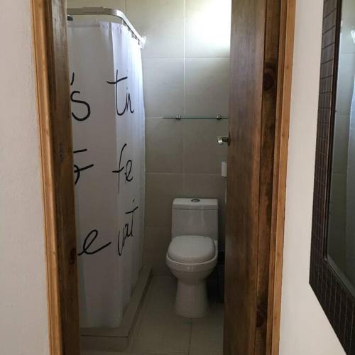 Bella Vizcaína 6 recámaras con baño privado. in Mineral de Pozos, Mexico