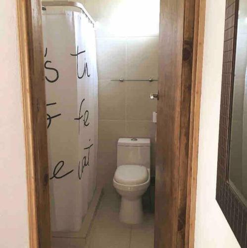 Bella Vizcaína 6 recámaras con baño privado. in Mineral de Pozos, Mexico