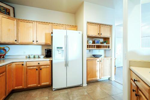 Luxury 3BD/2BA Home Near Tucson w/ Desert Views