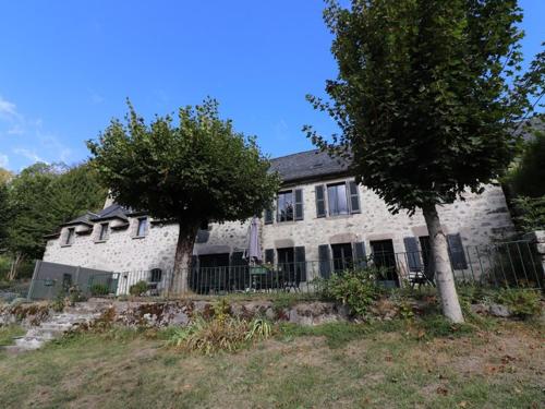 Maison de maître rénovée avec jardin, cheminée et Wi-Fi près de Super-Lioran - FR-1-742-26 gîte à louer Dienne