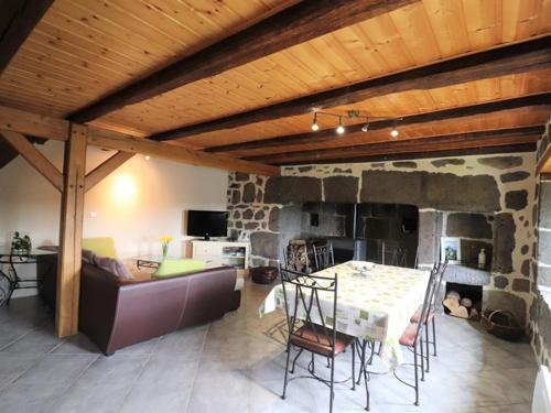 Maison de caractère rénovée près du lac de Sarrans - 5 pers, jardin, cheminée, internet - FR-1-742-256 Maison de caractère rénovée près du lac de Sarrans - 5 pers, jardin, cheminée, internet - FR-1-742-256