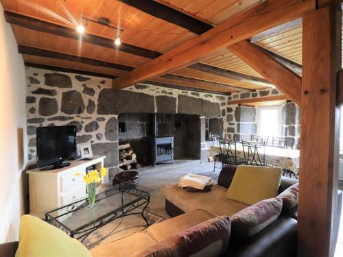 Maison de caractère rénovée près du lac de Sarrans - 5 pers, jardin, cheminée, internet - FR-1-742-256 Maison de caractère rénovée près du lac de Sarrans - 5 pers, jardin, cheminée, internet - FR-1-742-256