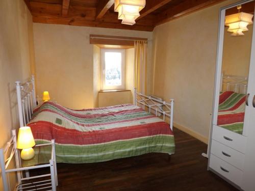 Maison de caractère rénovée près du lac de Sarrans - 5 pers, jardin, cheminée, internet - FR-1-742-256 Maison de caractère rénovée près du lac de Sarrans - 5 pers, jardin, cheminée, internet - FR-1-742-256