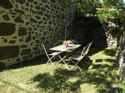 Maison de caractère rénovée près du lac de Sarrans - 5 pers, jardin, cheminée, internet - FR-1-742-256 Maison de caractère rénovée près du lac de Sarrans - 5 pers, jardin, cheminée, internet - FR-1-742-256