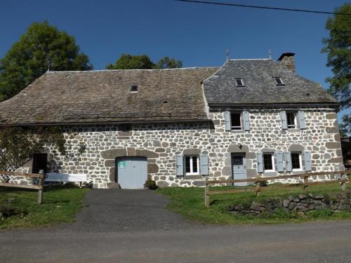 Maison de caractère rénovée près du lac de Sarrans - 5 pers, jardin, cheminée, internet - FR-1-742-256 Maison de caractère rénovée près du lac de Sarrans - 5 pers, jardin, cheminée, internet - FR-1-742-256